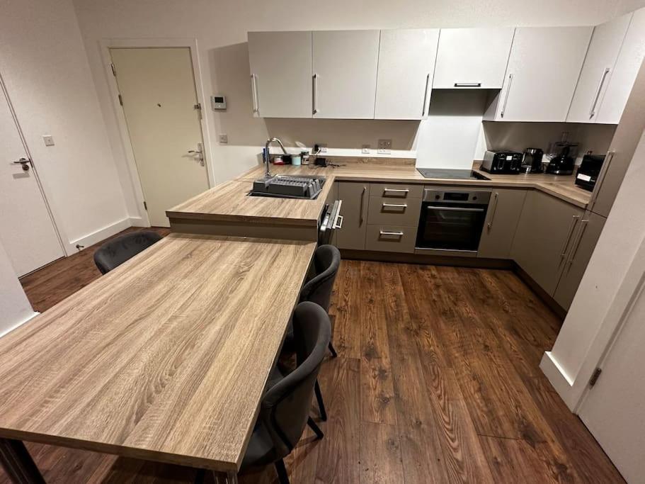 ברקינג Luxury 2 Bedrooms Apartment מראה חיצוני תמונה