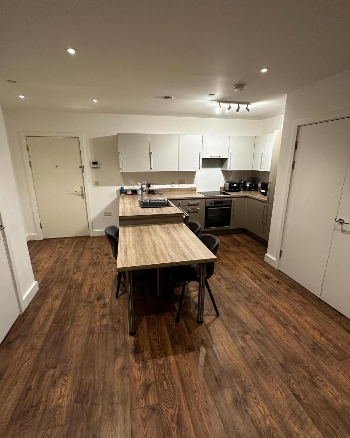ברקינג Luxury 2 Bedrooms Apartment מראה חיצוני תמונה